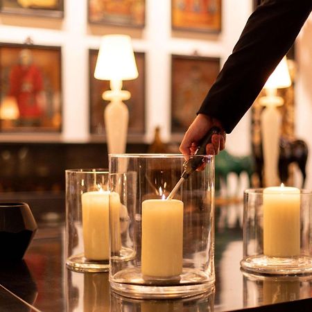 Hotel Sofitel Frankfurt Opera Fráncfort del Meno Exterior foto A candle being lit
