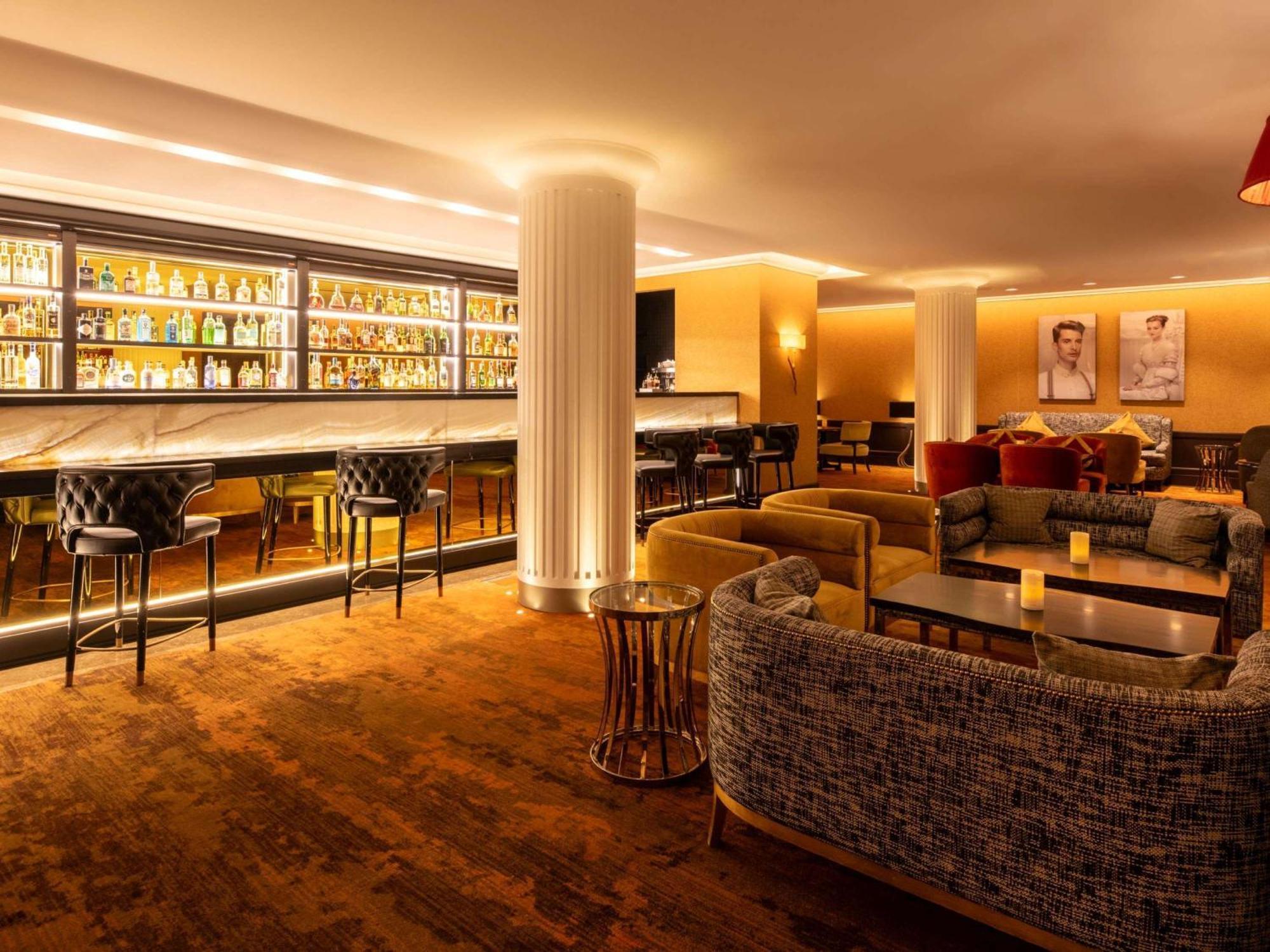 Hotel Sofitel Frankfurt Opera Fráncfort del Meno Exterior foto The bar at the 2018 London Design Festival