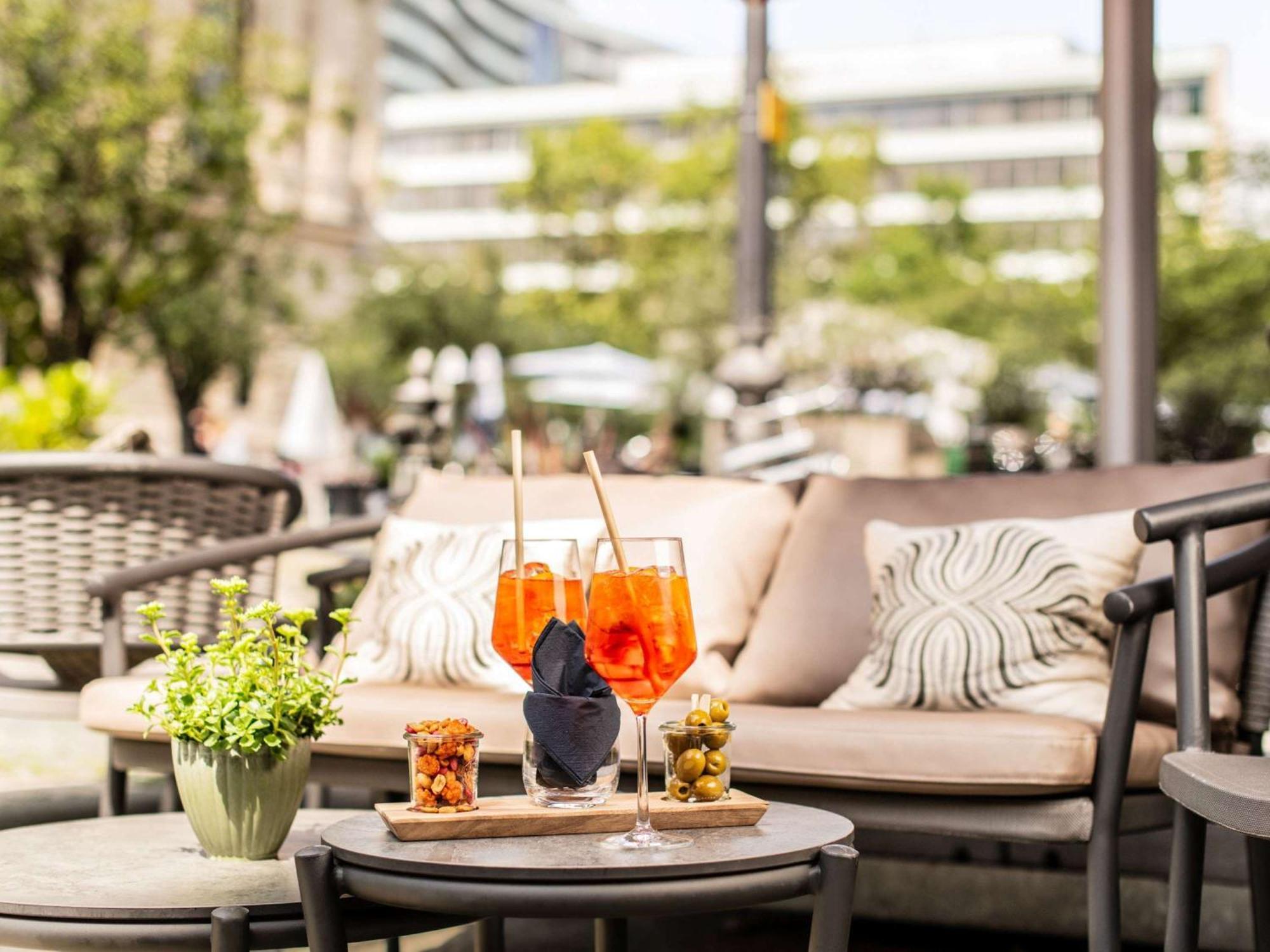 Hotel Sofitel Frankfurt Opera Fráncfort del Meno Exterior foto The Terrace at the Hotel