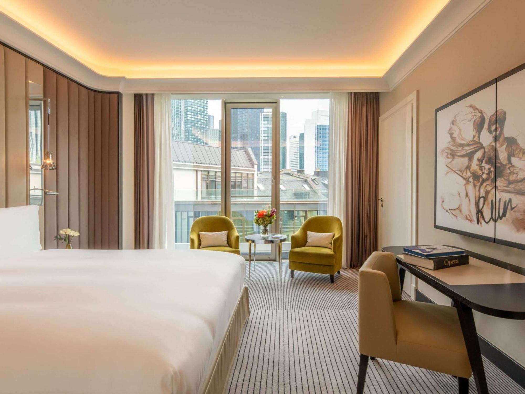 Hotel Sofitel Frankfurt Opera Fráncfort del Meno Exterior foto A room at the hotel