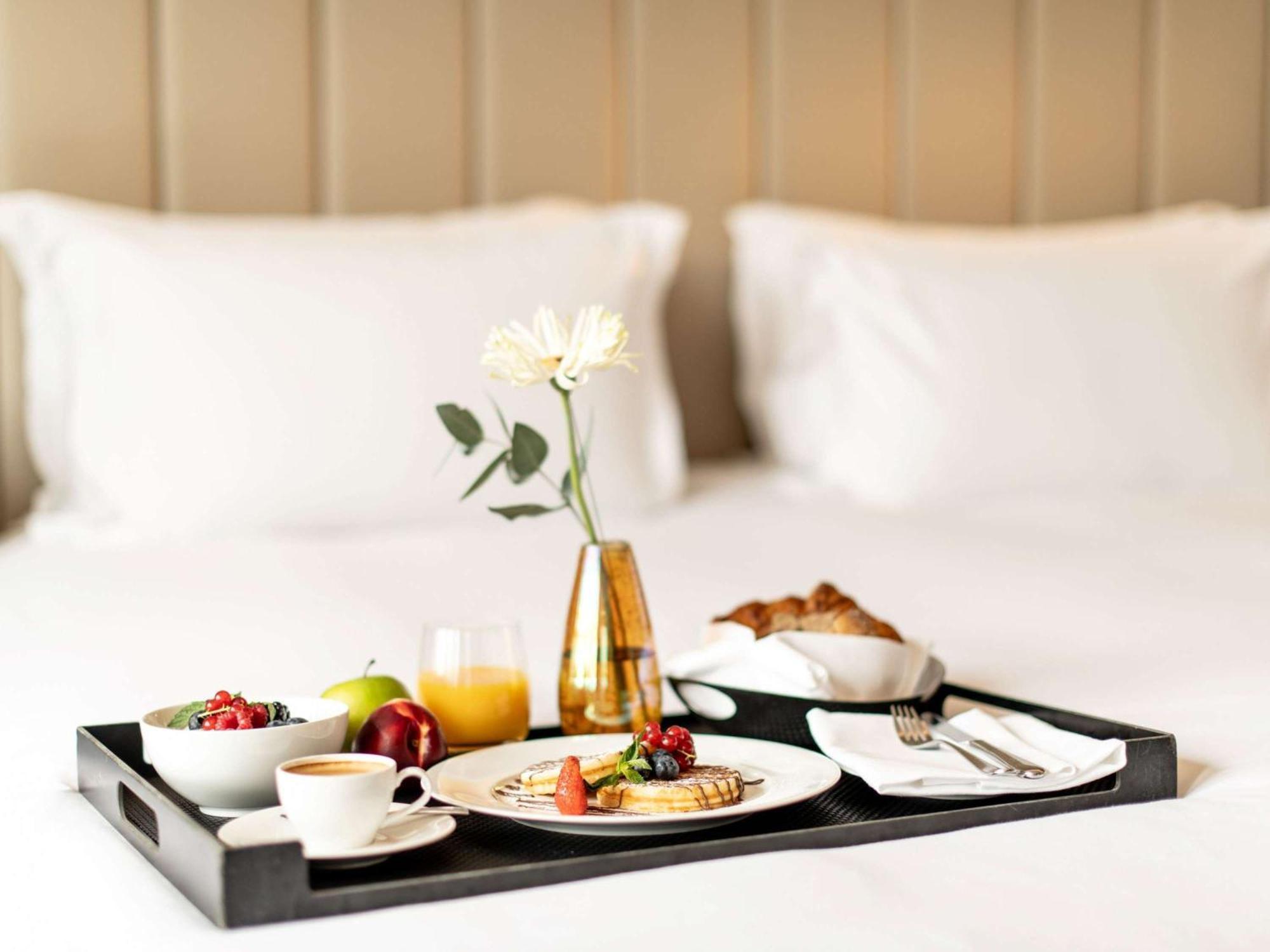 Hotel Sofitel Frankfurt Opera Fráncfort del Meno Exterior foto Room service