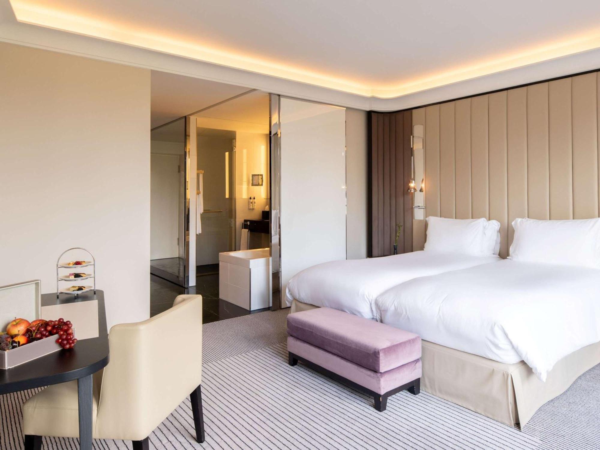 Hotel Sofitel Frankfurt Opera Fráncfort del Meno Exterior foto A room at the hotel