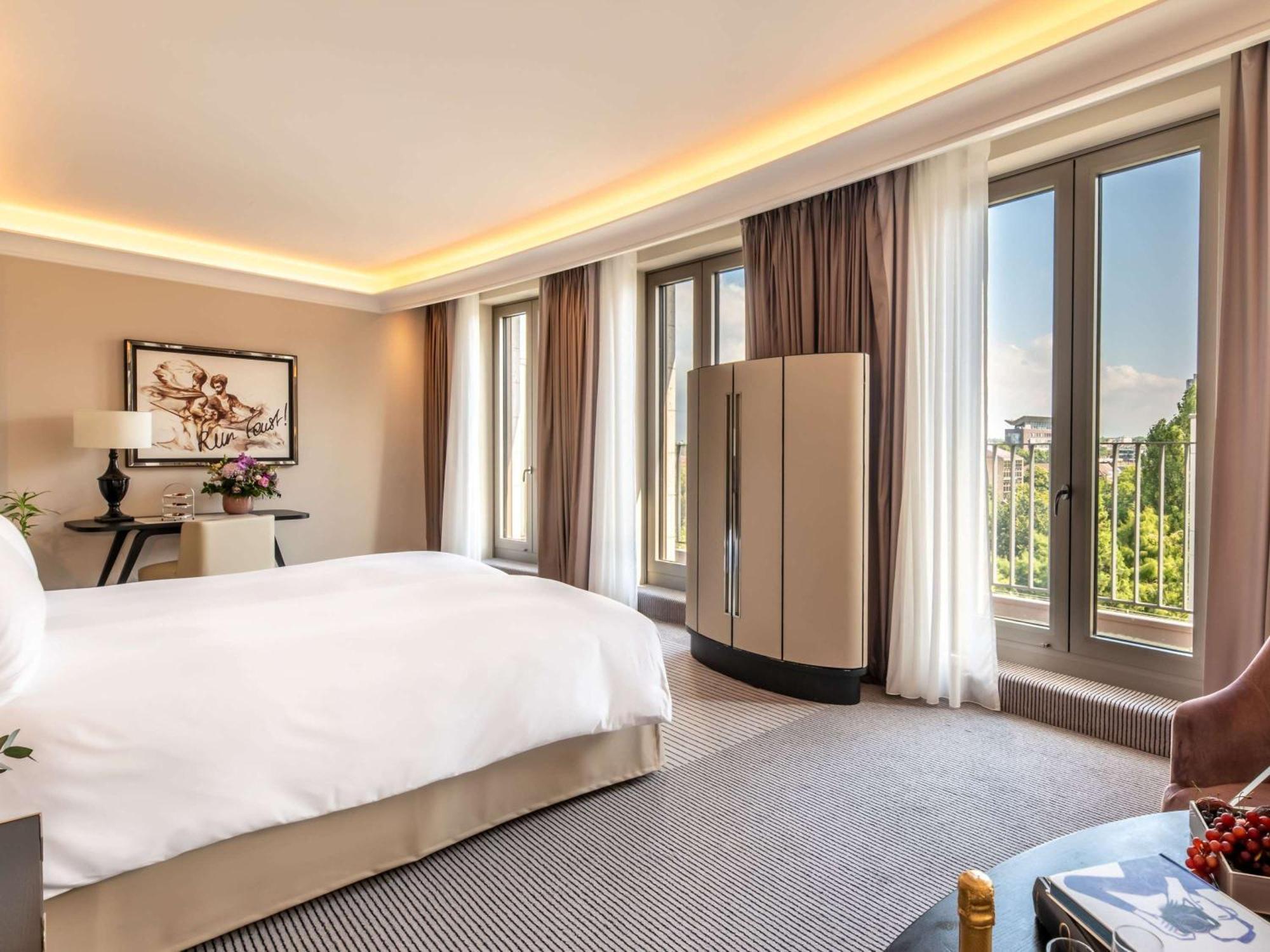 Hotel Sofitel Frankfurt Opera Fráncfort del Meno Exterior foto A bedroom at the hotel