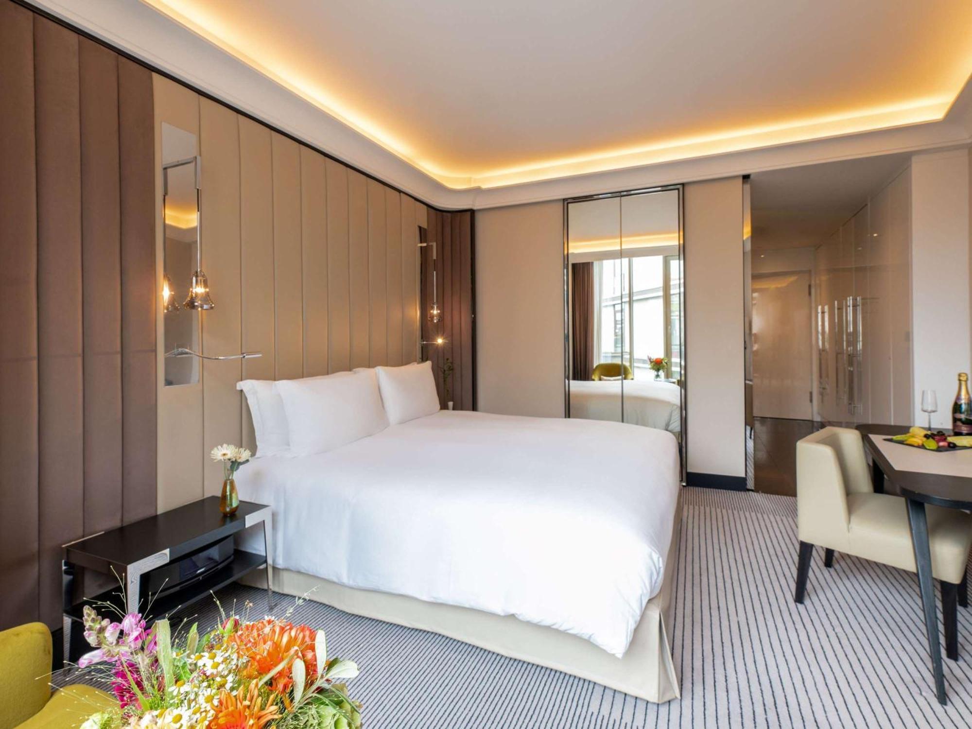Hotel Sofitel Frankfurt Opera Fráncfort del Meno Exterior foto A suite at the hotel