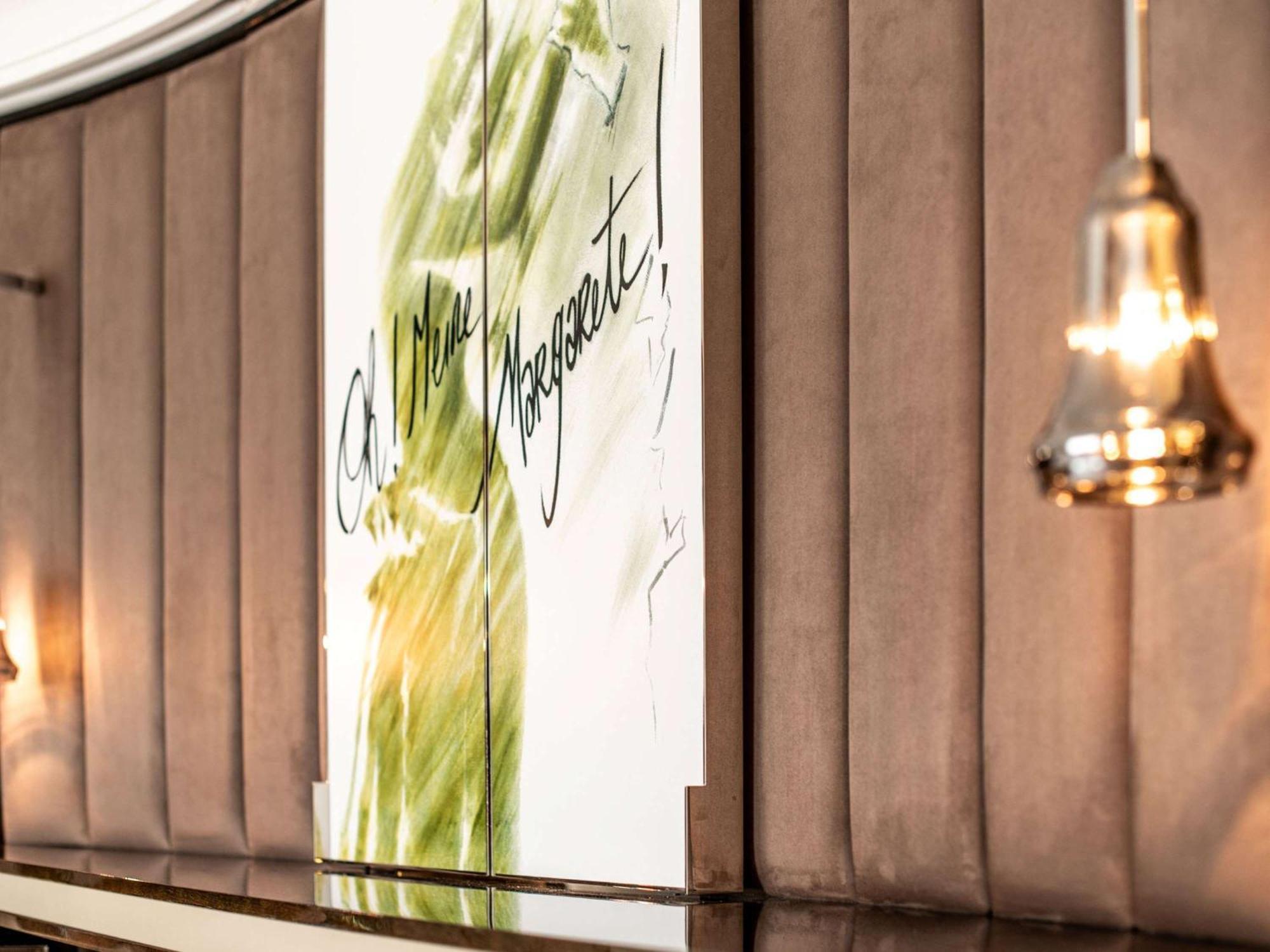 Hotel Sofitel Frankfurt Opera Fráncfort del Meno Exterior foto Signature artwork by artist, Mark Rothko